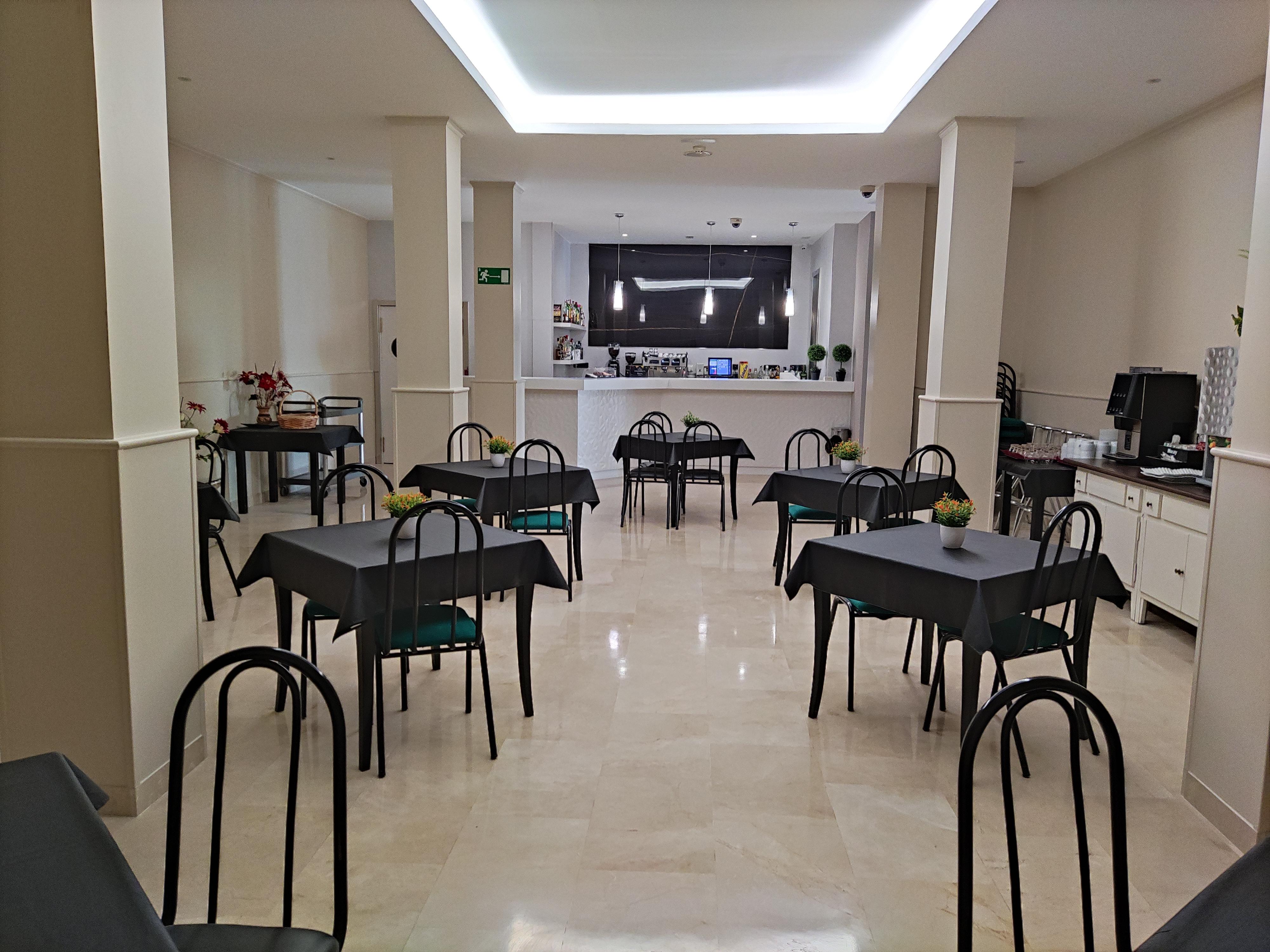 Hotel Ciudad De Навалькарнеро Экстерьер фото